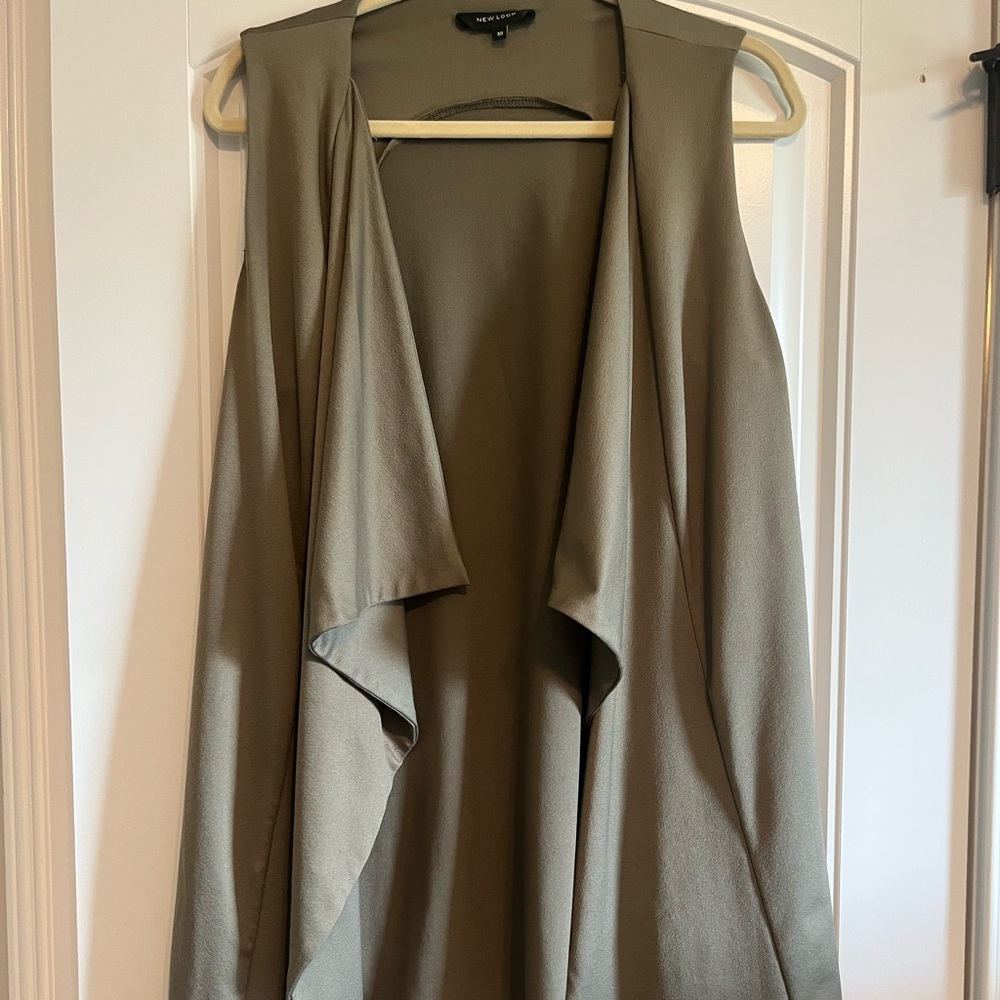 New Look Sleeveless Vest Medium